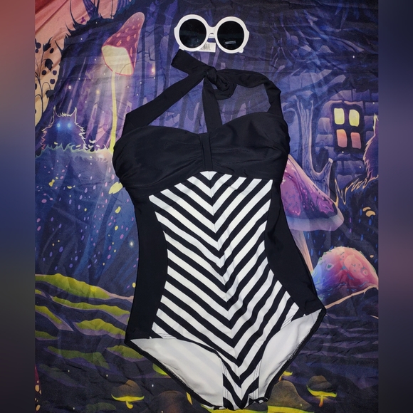 Barbie Swimsuit Cosplay - Picture 8 of 11